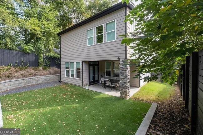 Building Photo - 813 Coleman St SW