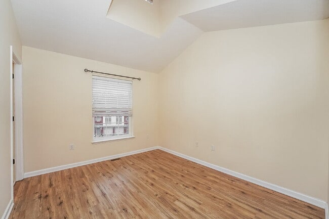 Building Photo - 39 Grandview Dr