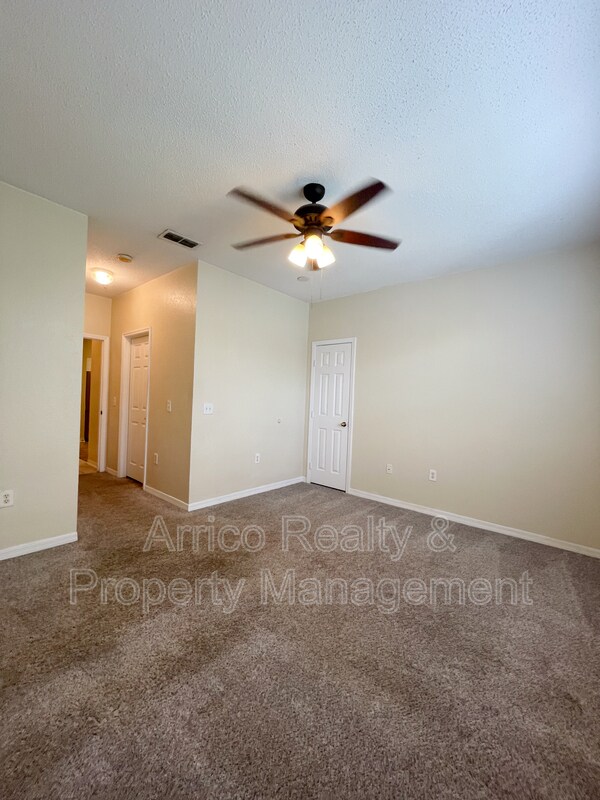 Building Photo - 18001 Richmond Pl Dr
