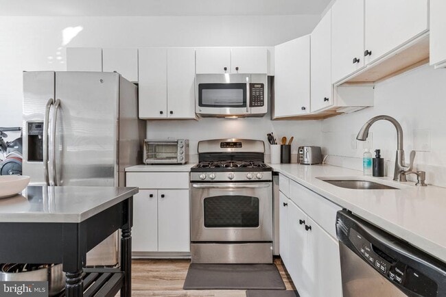 Building Photo - 1915 6th St NW