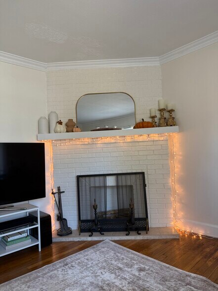 Building Photo - 1331 Nelson St