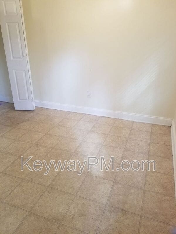 Building Photo - 302 Browning Dr