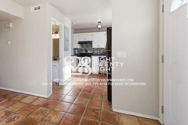 Building Photo - *COMING SOON - TOURS EST TO BEGIN 6/10/2026* Spacious 3 Bed/2.5 Bath Condo in East Norman!