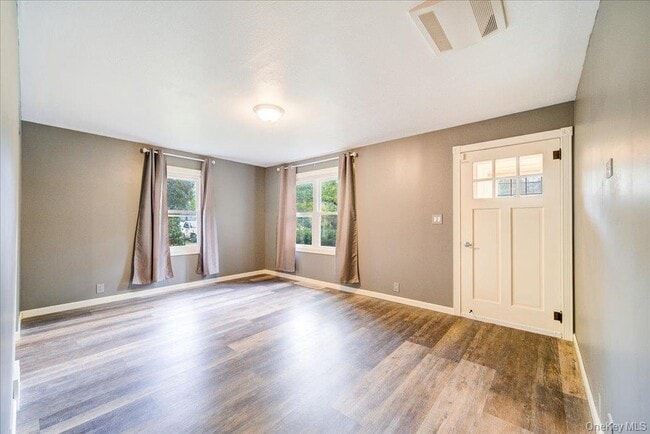 Building Photo - 351 US-209