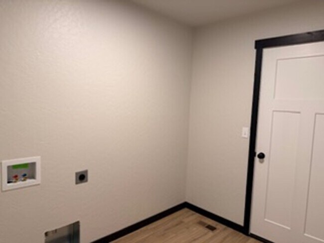Building Photo - 12037 N Lennon Ln