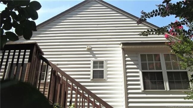 Building Photo - SEASONS TRACE