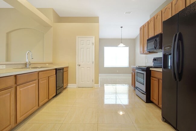Building Photo - Move-In Ready Home with Open Layout and Op...