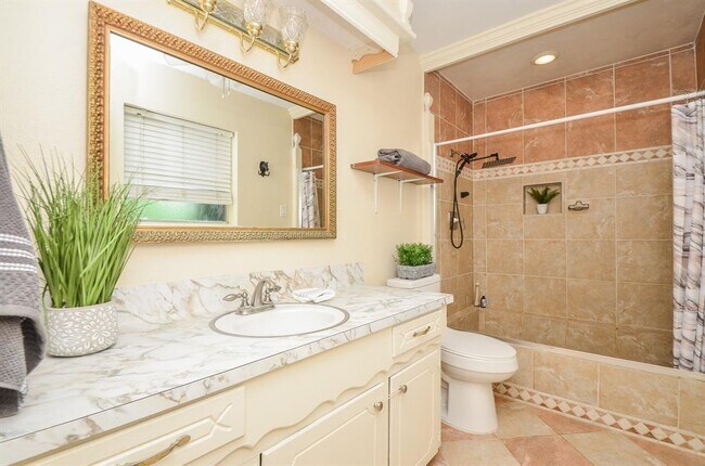 Building Photo - 6611 Cypress Point Dr