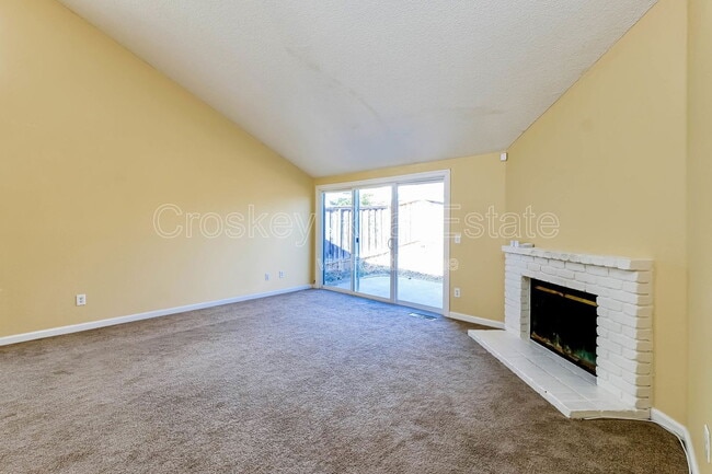 Building Photo - 3724 Gladstone Dr