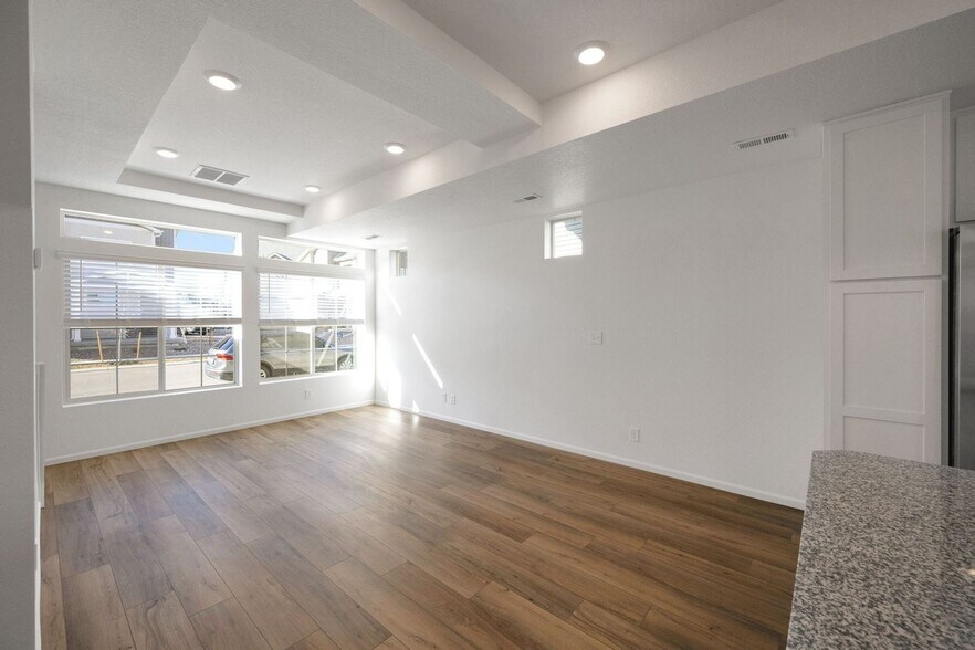 Building Photo - 16131 E 111th Dr