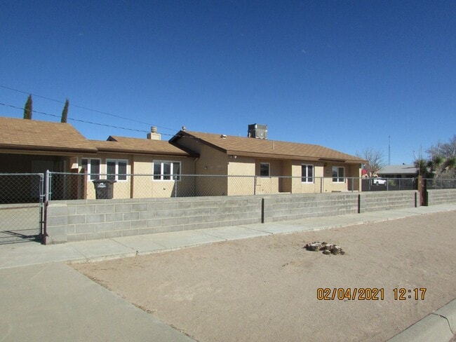 Building Photo - Newly remodeled 2 bedroom/2 bath home