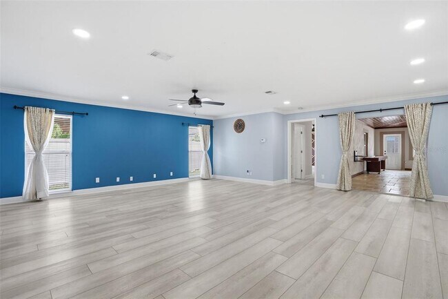 Building Photo - 2121 Park St N