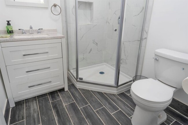 Building Photo - Beautifully remodeled 2 bedroom home