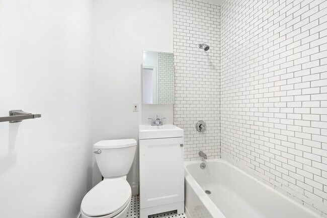 Building Photo - 418 Macon St