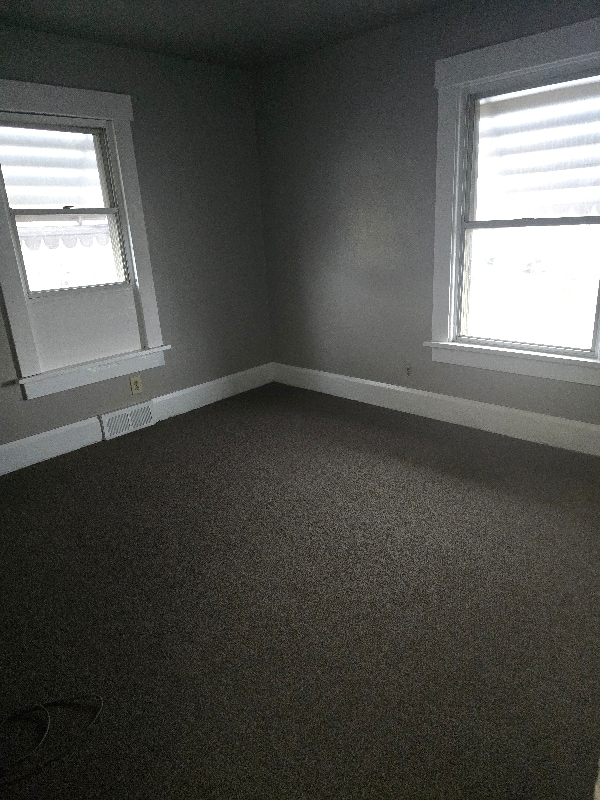 Building Photo - 2543 Mahoning Rd NE