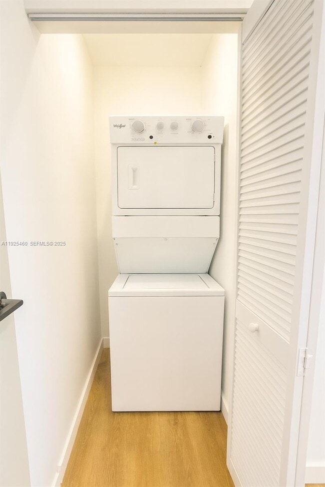 Building Photo - 1950 Fletcher St