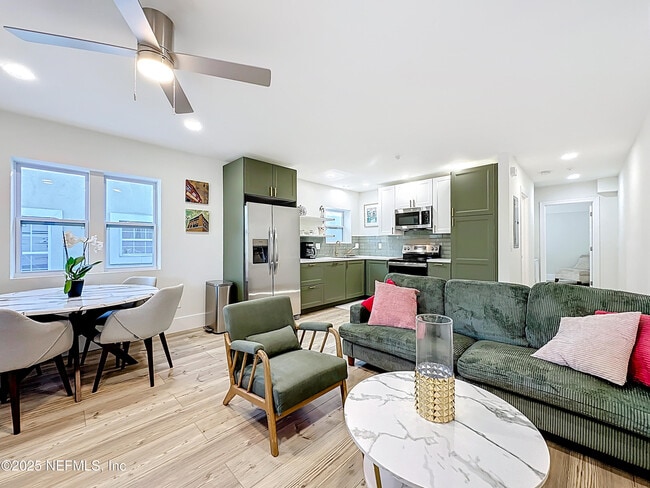 Building Photo - 912 St Johns Ave