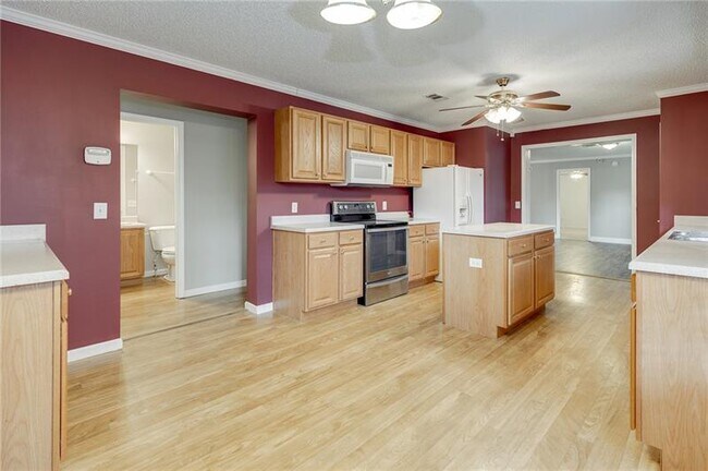 Building Photo - 6057 Gaines Ferry Rd