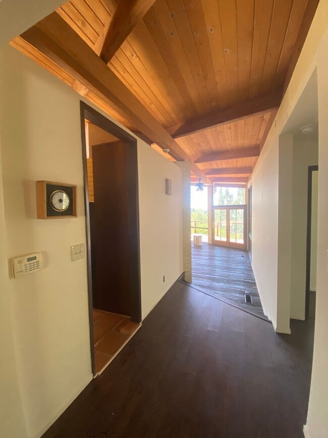 Building Photo - Beautiful 4 Bed / 4 Bath Home with Private Pool in Prestigious La Cañada