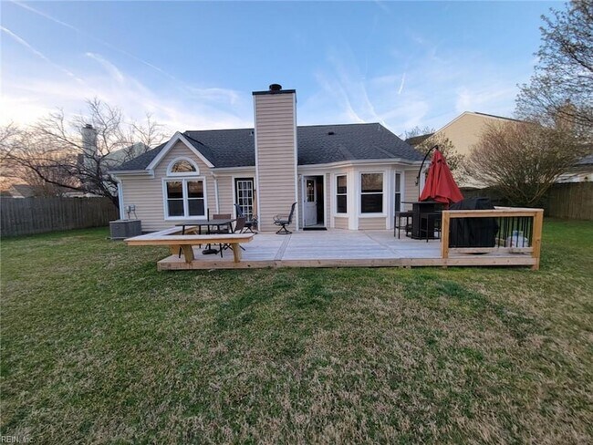 Building Photo - 921 Martingale Ct