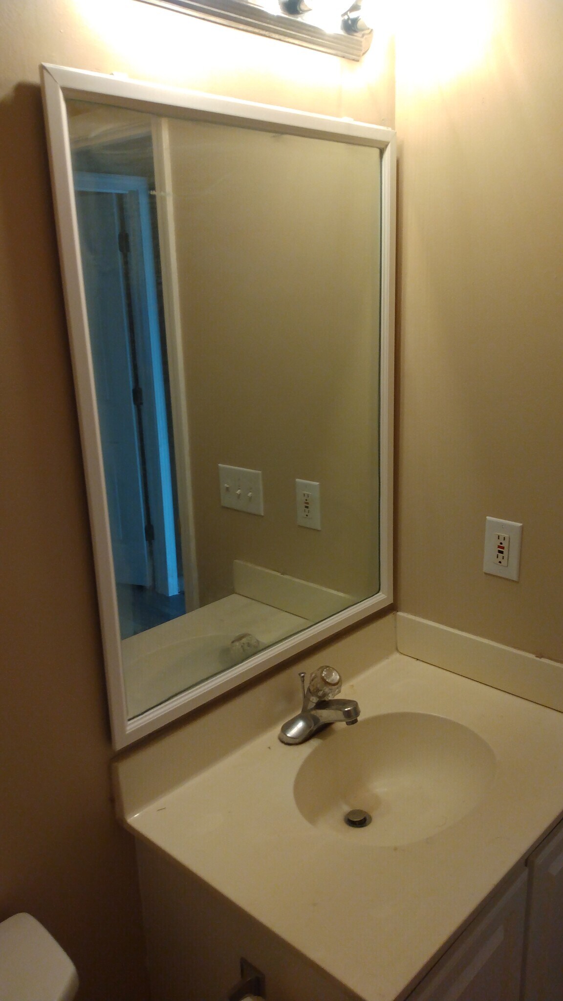 Building Photo - 620 River Oaks Dr