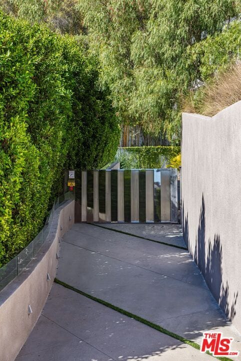 Building Photo - 1895 Rising Glen Rd