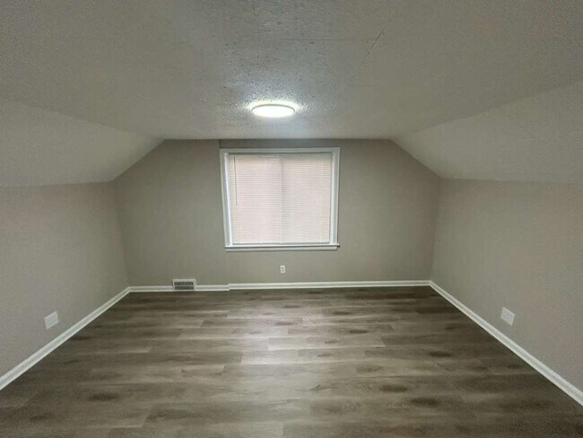 Building Photo - Charming 3 Bedroom Bungalow