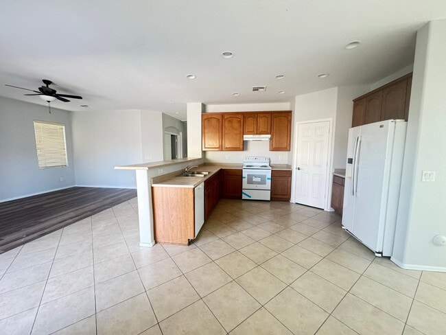 Building Photo - 4610 W Dunbar Dr