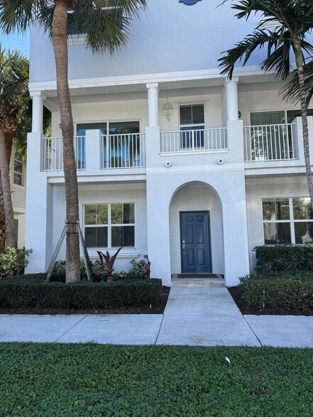 Building Photo - 1241 Via de Fossi