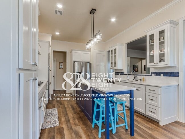 Building Photo - **COMING JANUARY 2ND!!!** STUNNINGLY BEAUTIFUL SPACIOUS 5 BED/3 BATH HOME IN ST JAMES PARK!