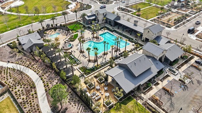 Building Photo - 4415 Horizon Dr