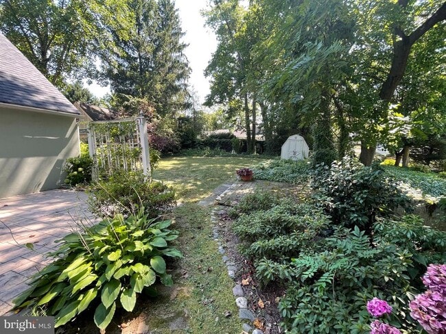 Building Photo - 705 Pomona Ave