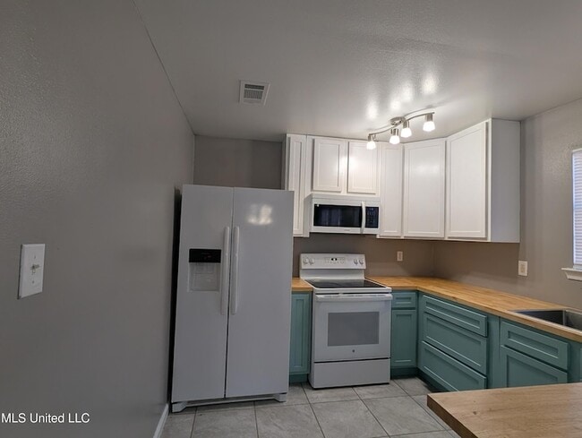 Building Photo - 2909 57th Ave