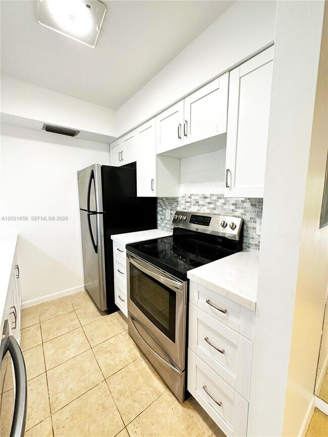 Building Photo - 7137 Golf Colony Ct