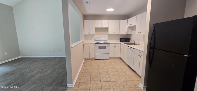 Building Photo - 3427 Westgate Dr