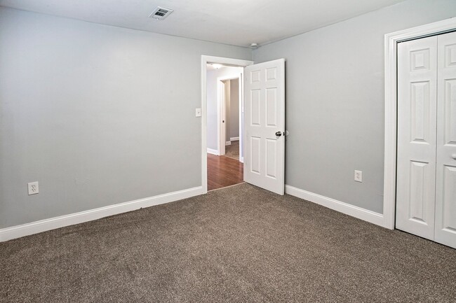 Building Photo - Gwinhurst - Fully updated 4 bedroom, 2 bat...