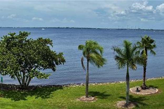 Building Photo - 1500 Park Beach Cir