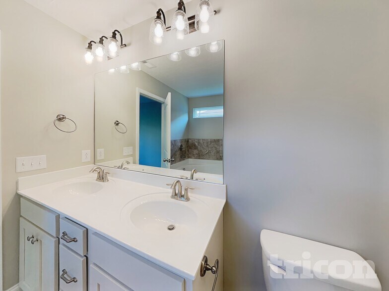 Building Photo - 1059 Berra Dr