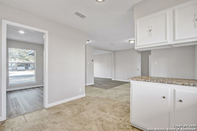 Building Photo - Move-in ready 3-bedroom, 2-bath home in San Antonio