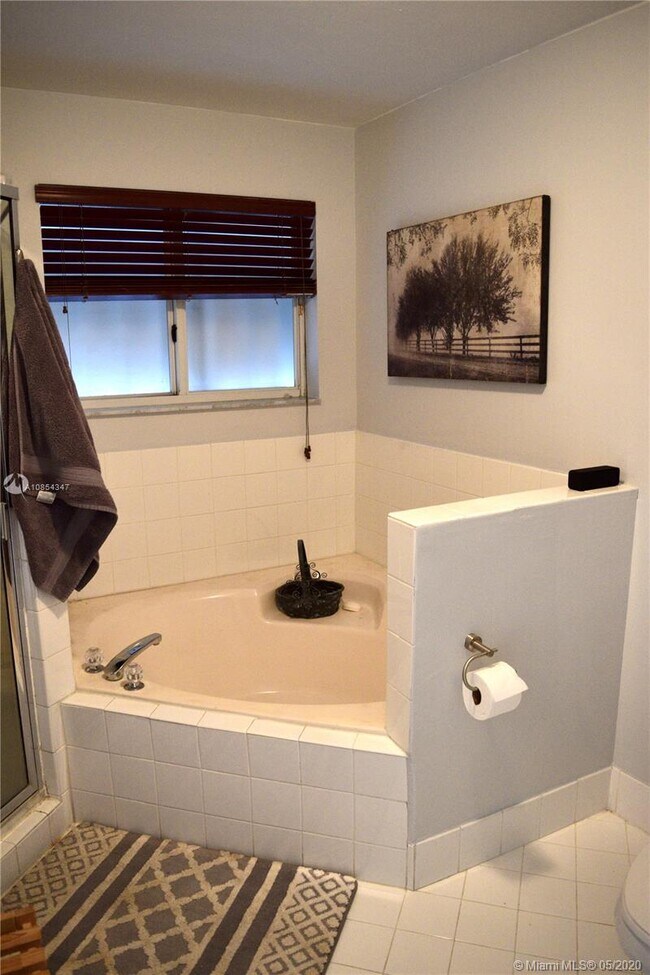 Building Photo - 5102 NW 115th Ct  Doral Fl 33178