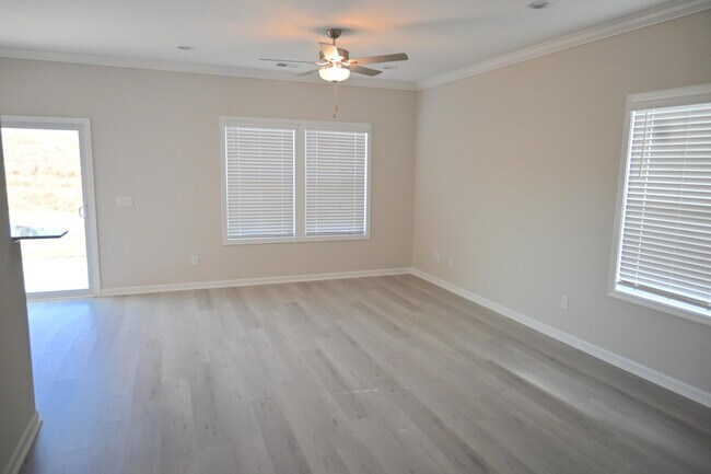 Building Photo - 692 Manitou Cir