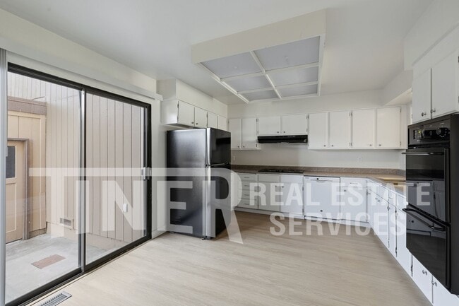 Building Photo - 8708 Bluff Ln
