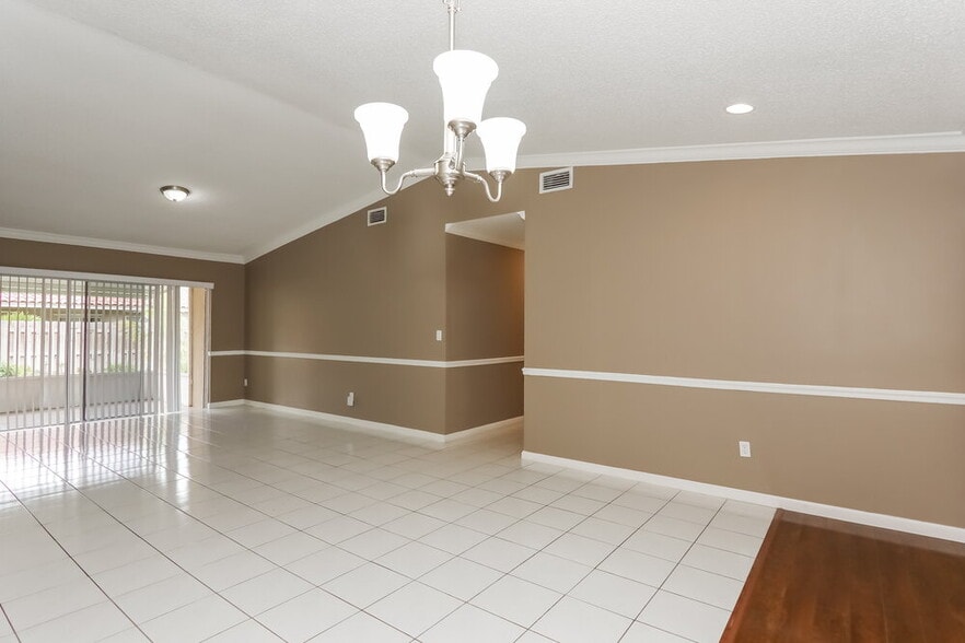 Building Photo - 16580 SW 145th Ct