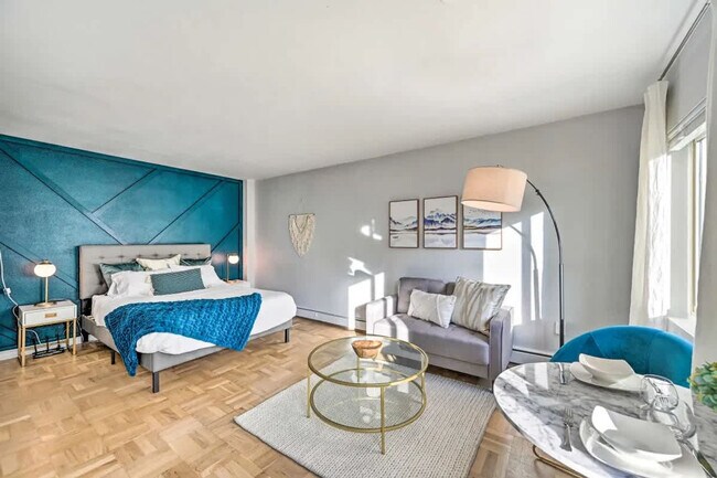 Building Photo - 1400 Hubbell Pl