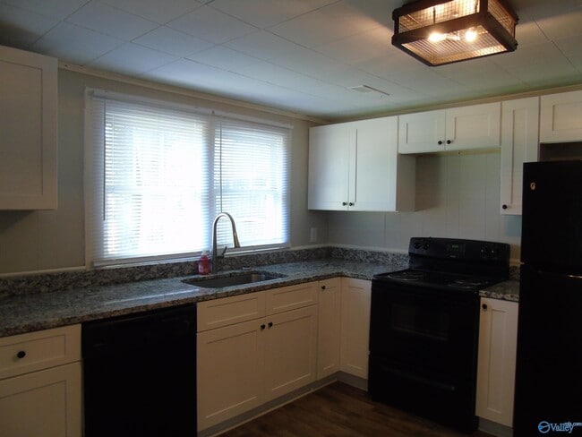 Building Photo - 1107 England St NE