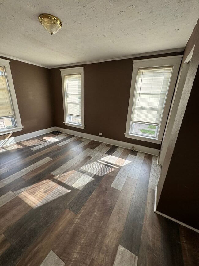 Building Photo - 416 Cascade St