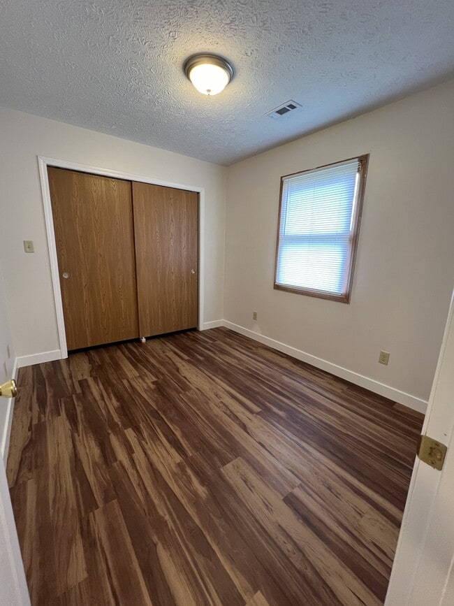 Building Photo - 910 N Meridian St Rd