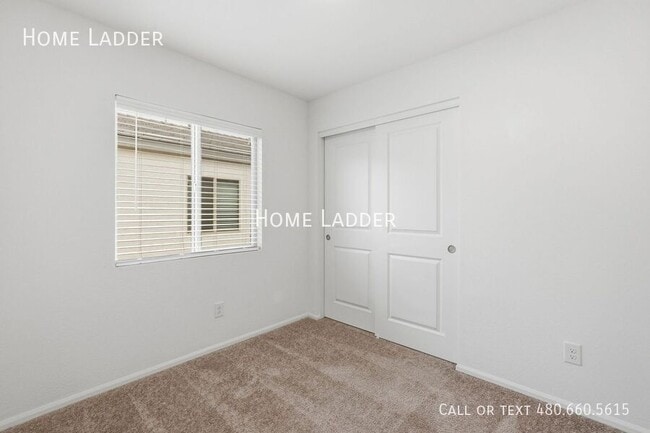 Building Photo - 1360 W Inca Dr