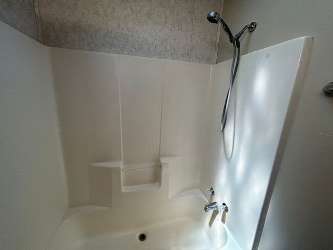 Building Photo - 3 Bedroom 2 Bath High-End Mobile Home with...