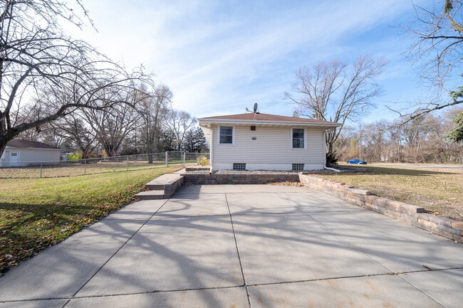 Building Photo - 7301 W Old Shakopee Rd